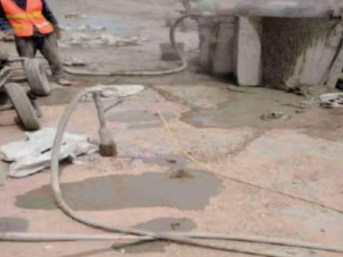 深圳水泥混凝土路面板底注浆技术 路面脱空注浆整治方案