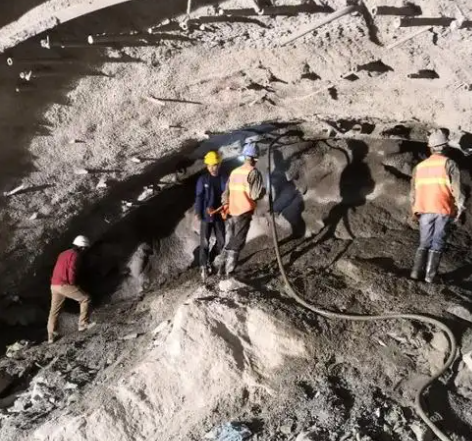 深圳拱顶带模注浆料的施工流程及注意事项